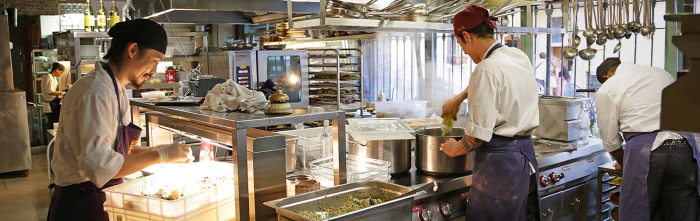 Un posto a Milano restaurant kitchen Chefs cooking in the kitchen of un posto a Milano